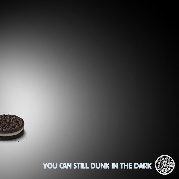 Instant contextual marketing from Oreos during a Superbowl blackout. Instant contextual marketing from Oreos during a Superbowl blackout.